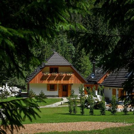 Julian Village Lepena Soca Luaran gambar