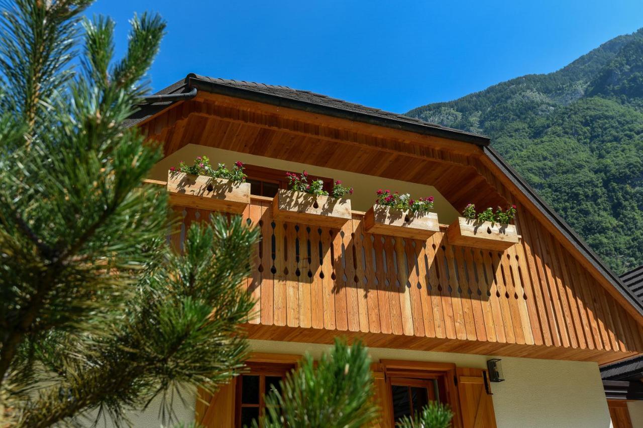Julian Village Lepena Soca Luaran gambar
